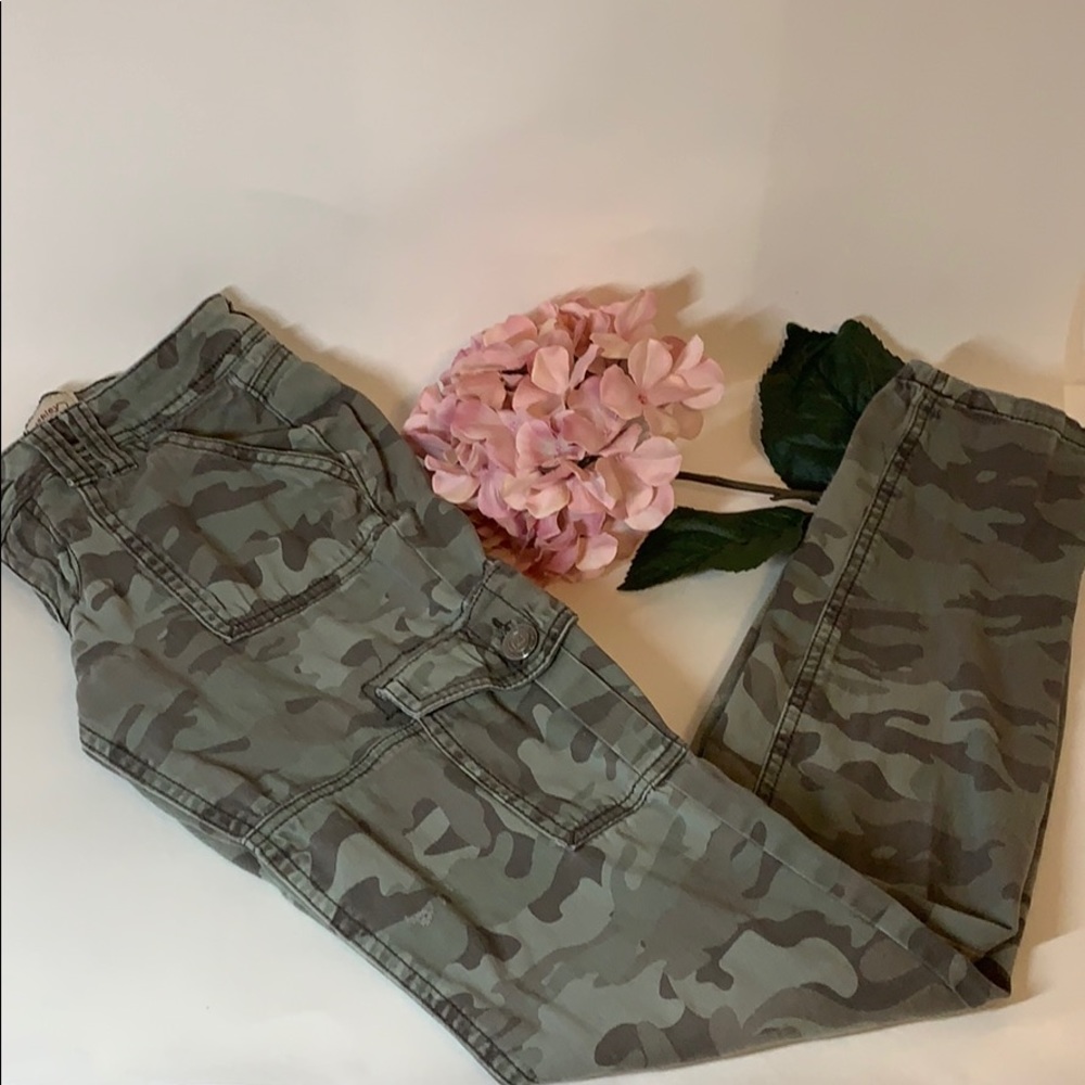 L.ei Ashley lowrise Skinny Camo Pants Size 1